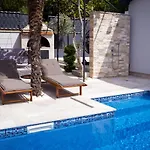 View With Heated Pool & Jacuzzi * Mostar