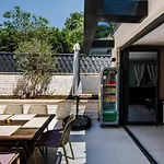 Villa View Mostar With Heated Pool & Jacuzzi *