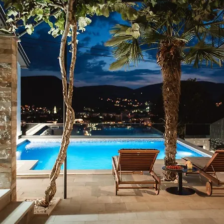 View With Jacuzzi & Heated Pool