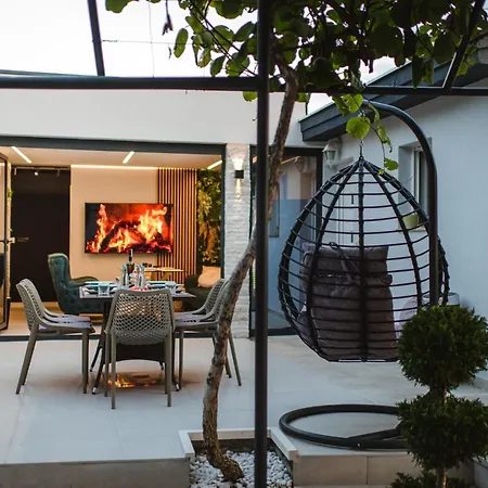 View With Jacuzzi & Heated Pool Villa *