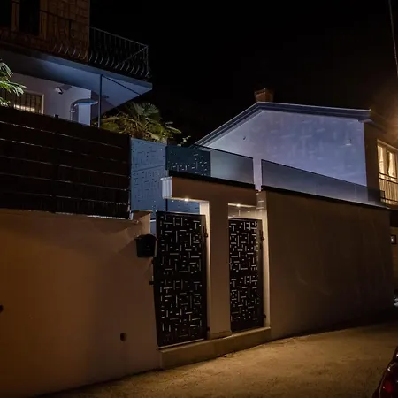 View With Jacuzzi & Heated Pool Villa