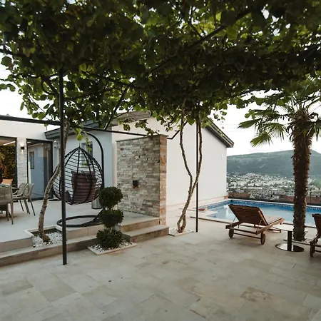 View With Jacuzzi & Heated Pool Villa
