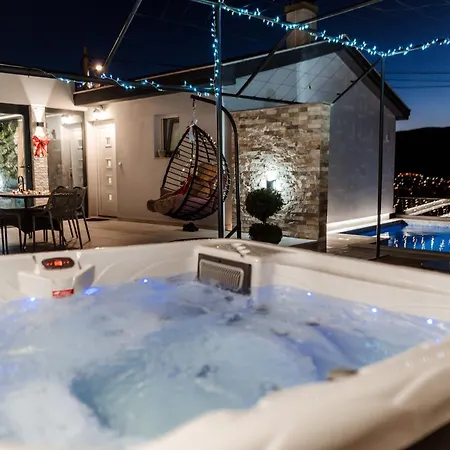 View With Heated Pool & Jacuzzi *