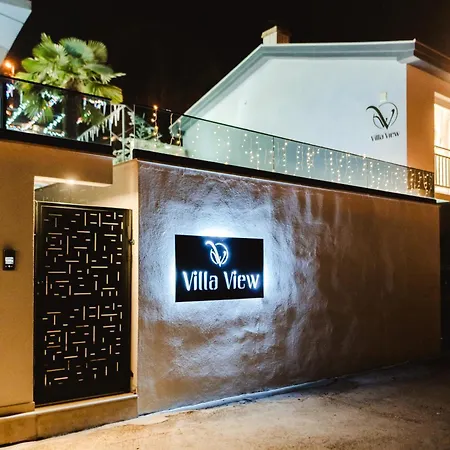 View With Jacuzzi & Heated Pool Villa