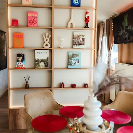 View With Jacuzzi & Heated Pool Villa