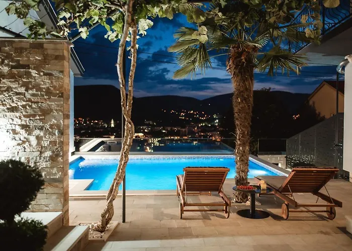 View With Jacuzzi & Heated Pool