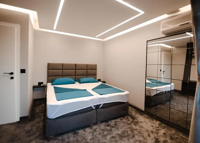 View With Jacuzzi & Heated Pool Villa