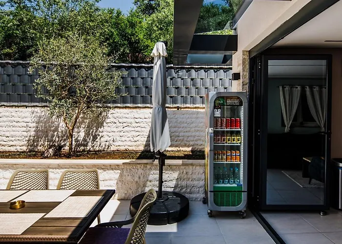 View With Jacuzzi & Heated Pool *